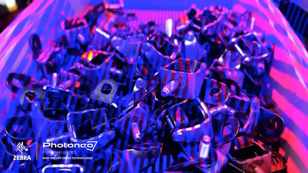 Red and Blue Laser structured light patterns cast onto the same scene with no interference 